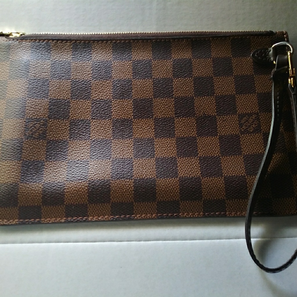 Louis Vuitton Neverfull wristlet
